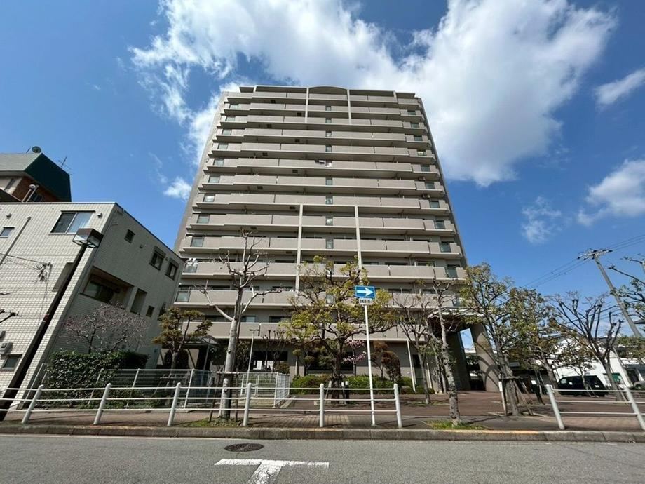3LDK apartment in Tsurumi Ward, Osaka - Photo 1
