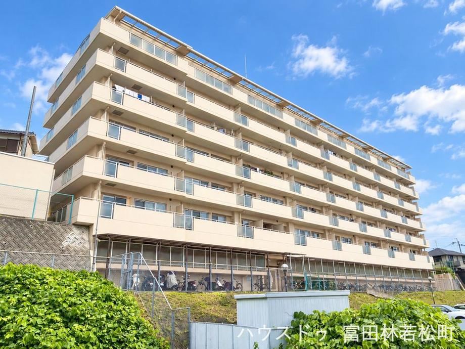 3LDK apartment in Tondabayashi, Osaka - Photo 1
