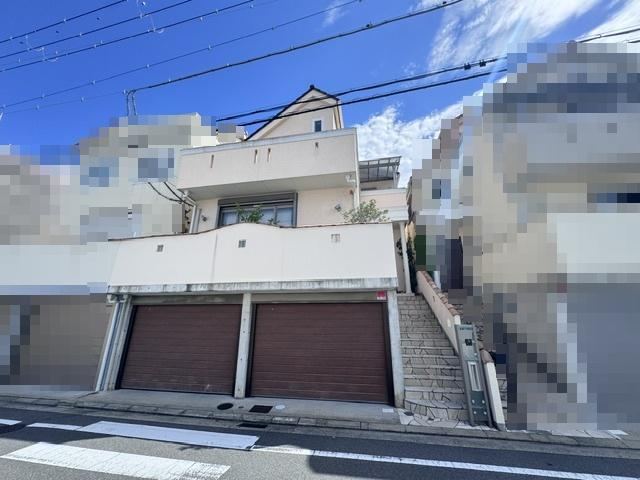 4LDK house in Higashiosaka, Osaka - Photo 1