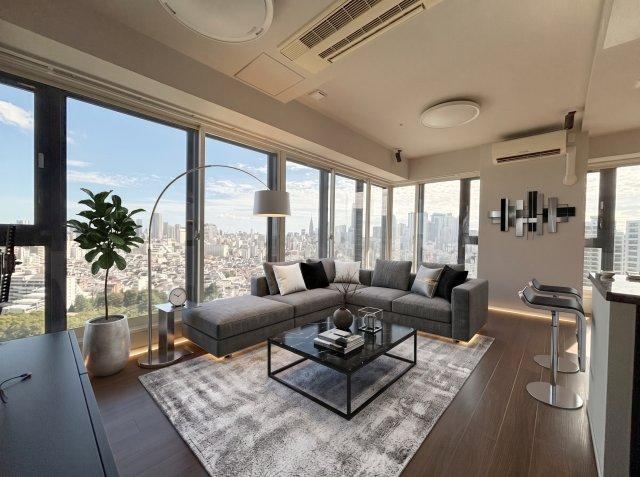 2LDK apartment in Shinjuku Ward, Tokyo - Photo 1