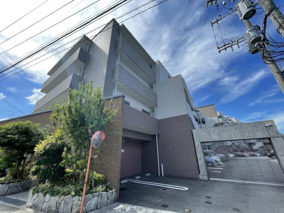 4LDK+S apartment in Hakata Ward, Fukuoka - Photo 1