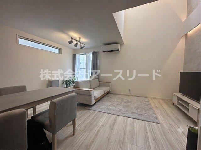 3LDK house in Higashiyodogawa Ward, Osaka - Photo 1