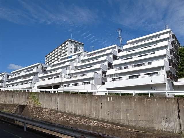 4LDK+S apartment in Takarazuka, Hyogo - Photo 1