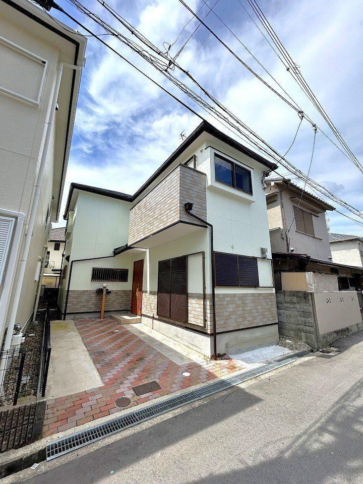 4LDK house in Toyonaka, Osaka - Photo 1