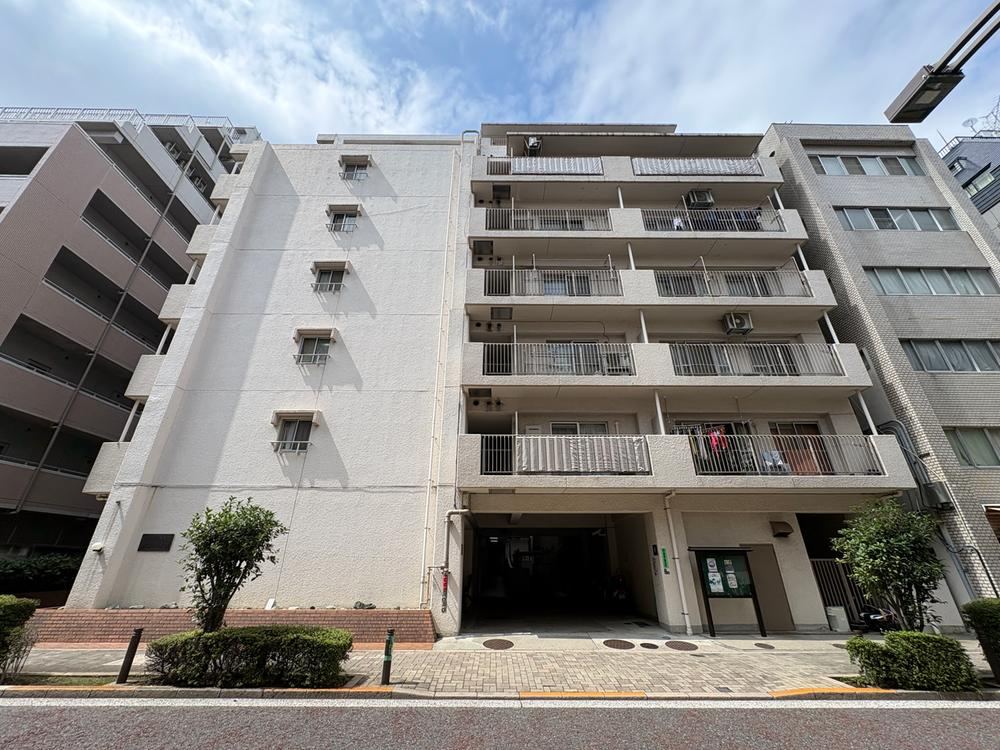 1LDK apartment in Sumida Ward, Tokyo - Photo 1