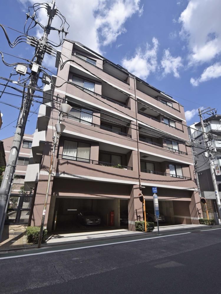 2LDK apartment in Meguro Ward, Tokyo - Photo 1
