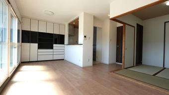3LDK apartment in Asaminami Ward