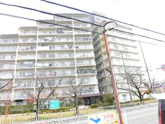 3LDK apartment in Osakasayama