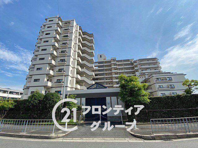 3LDK apartment in Higashiosaka, Osaka - Photo 1