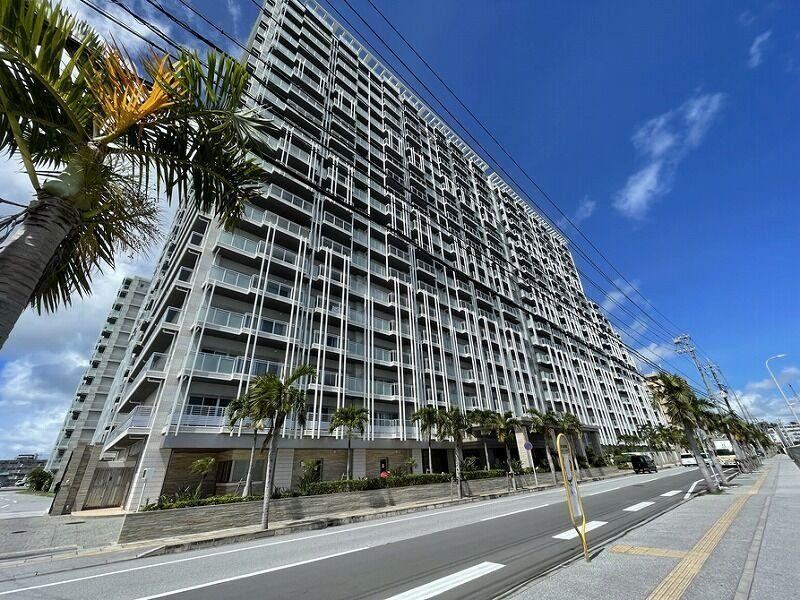 2LDK apartment in Chatan, Nakagami District, Okinawa - Photo 1