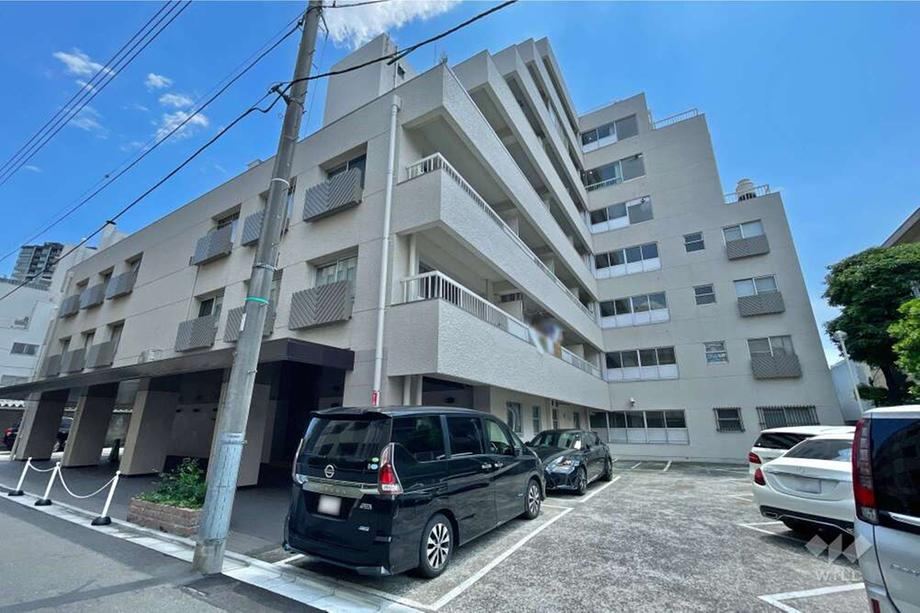 2LDK apartment in Minato Ward, Tokyo - Photo 1