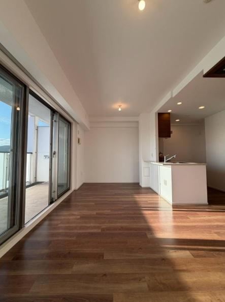 2LDK apartment in Hirakata, Osaka - Photo 1