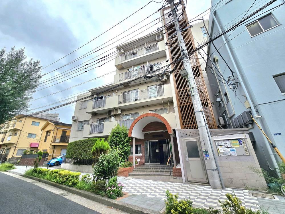 4DK apartment in Ota Ward, Tokyo - Photo 1