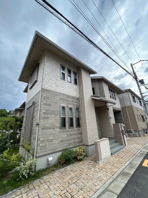 4LDK house in Suita, Osaka - Photo 1