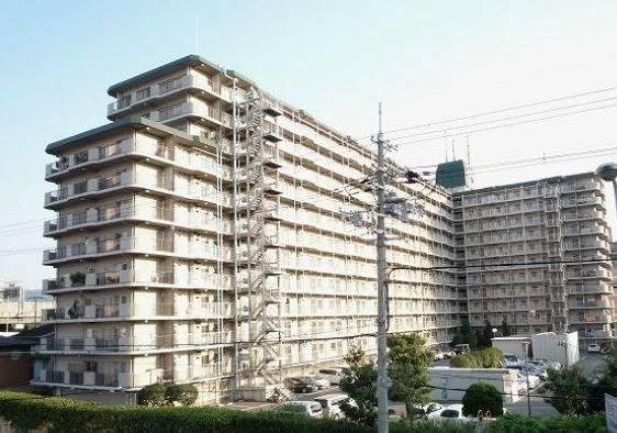 2LDK apartment in Higashiosaka, Osaka - Photo 1