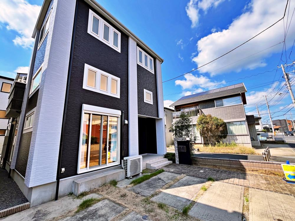 4LDK house in Yachiyo, Chiba - Photo 1
