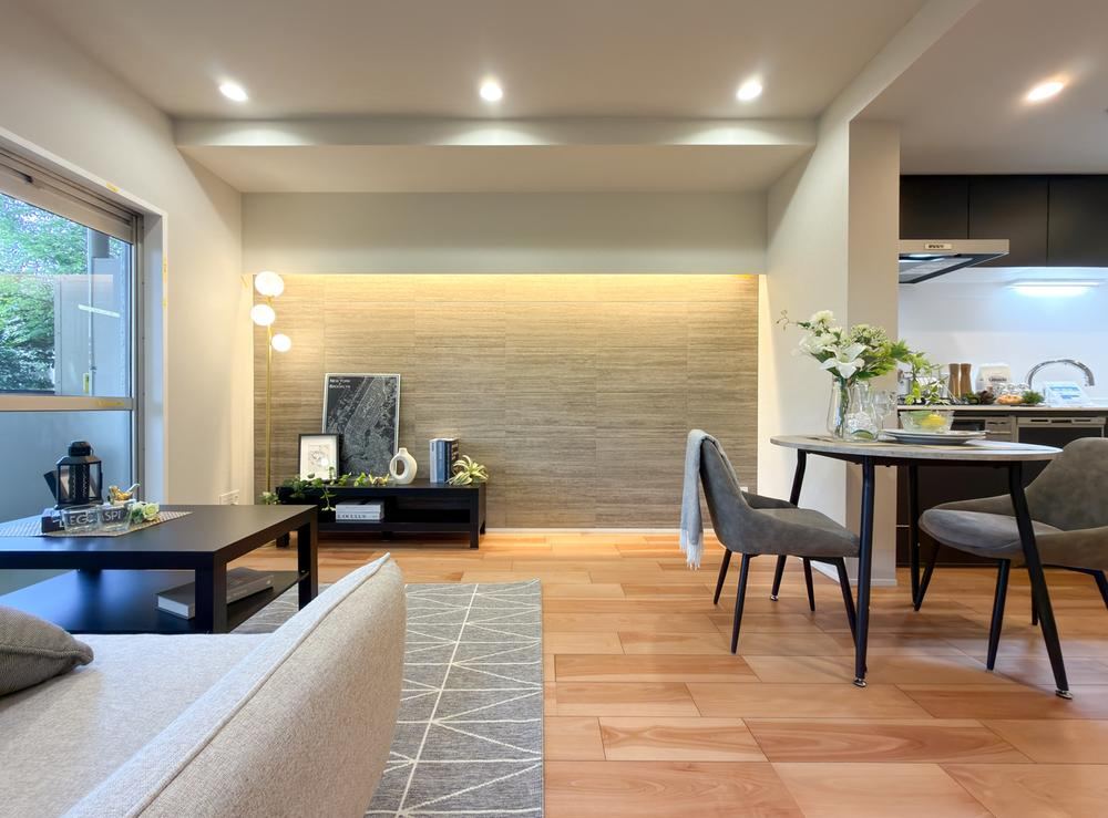 2LDK apartment in Minato Ward, Tokyo - Photo 1