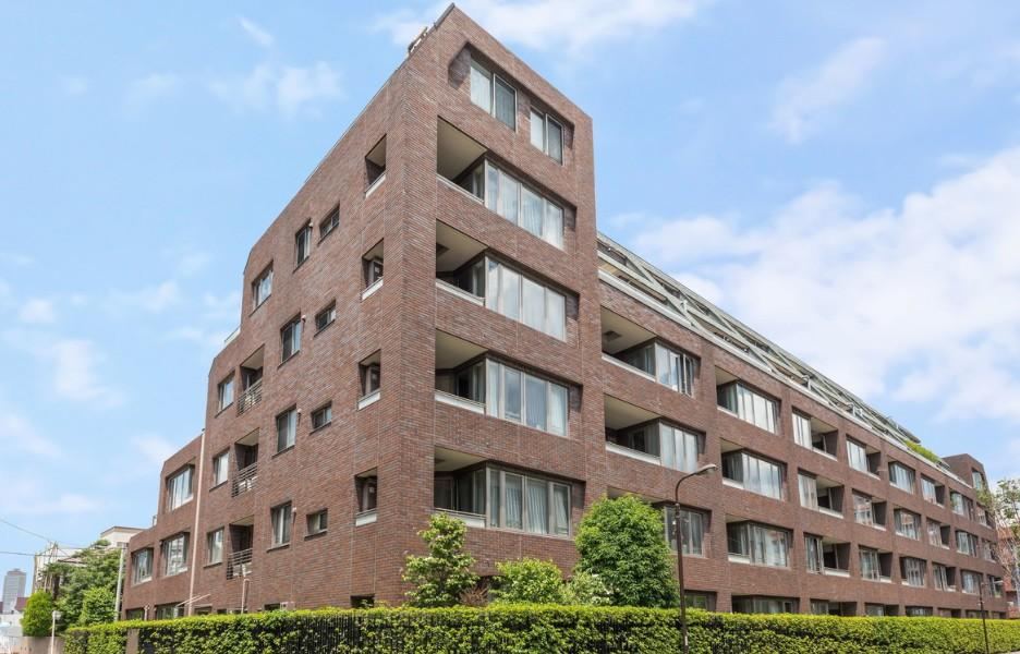 2LDK apartment in Shinjuku Ward, Tokyo - Photo 1