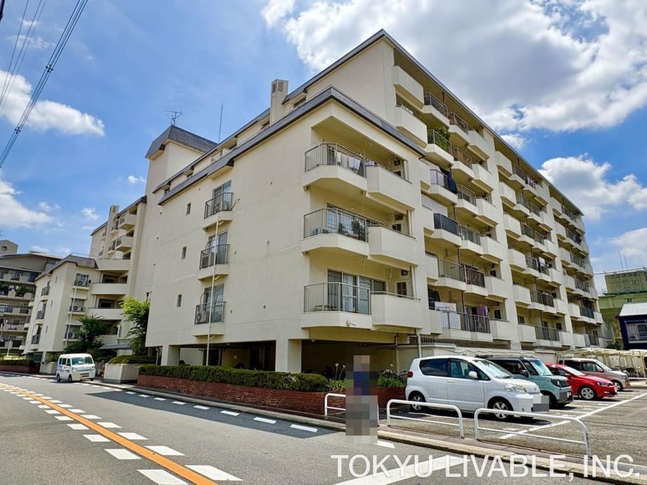 2LDK+S apartment in Settsu, Osaka - Photo 1
