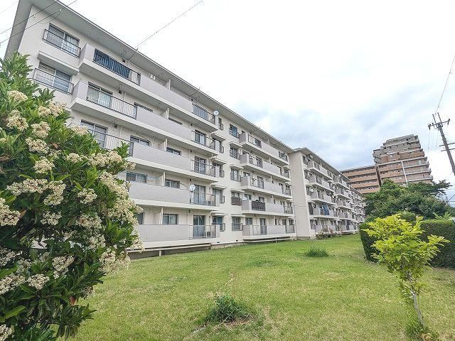 2LDK apartment in Hirakata, Osaka - Photo 1