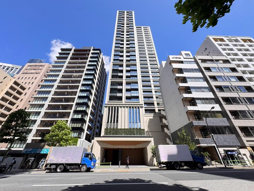 2LDK apartment in Minato Ward, Tokyo - Photo 1