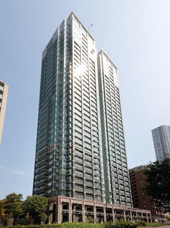 2LDK apartment in Minato Ward, Tokyo - Photo 1