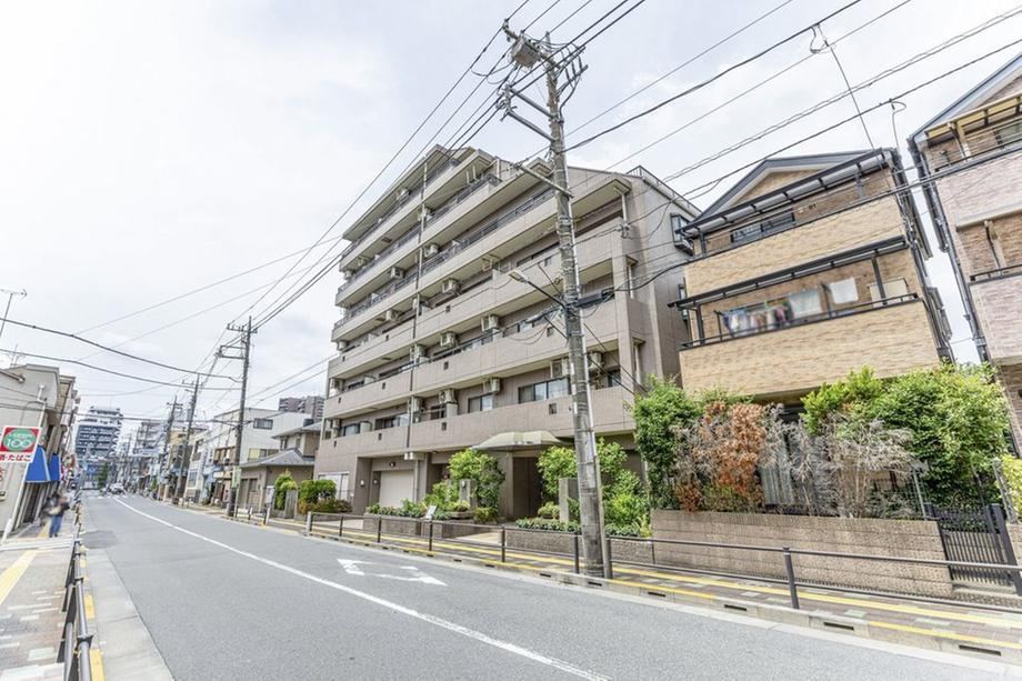 2LDK+S apartment in Itabashi Ward, Tokyo - Photo 1