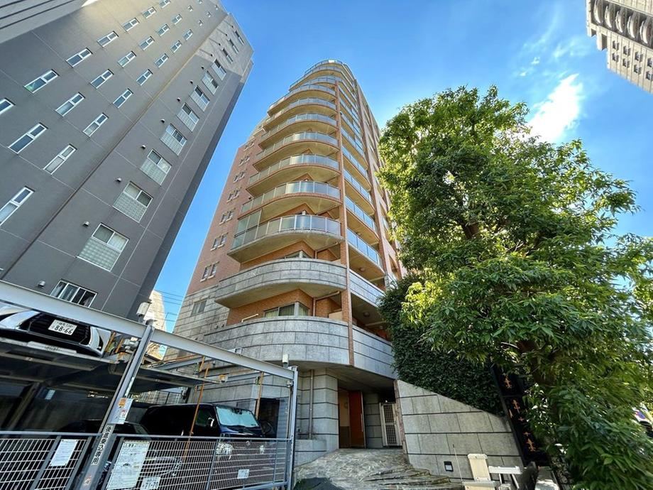 2LDK+S apartment in Shinjuku Ward, Tokyo - Photo 1