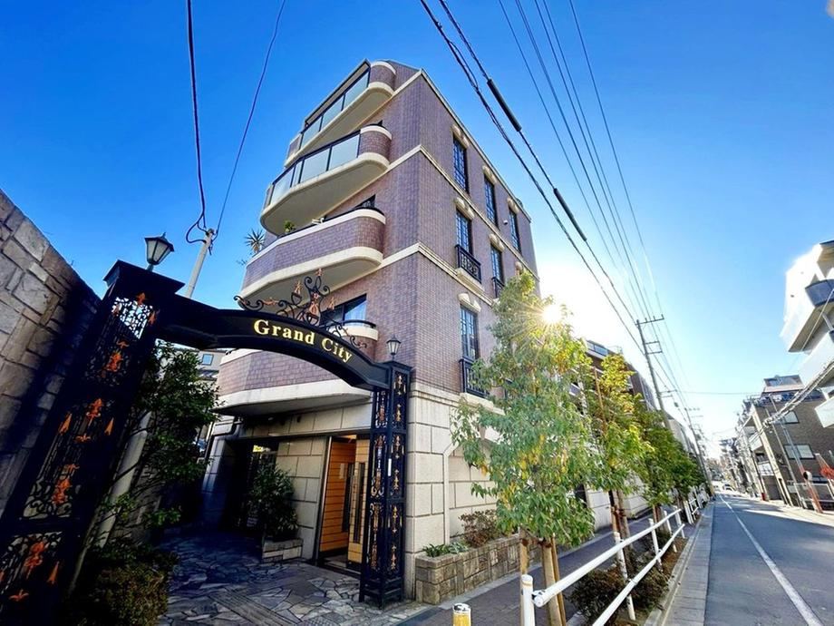 2LDK apartment in Itabashi Ward, Tokyo - Photo 1