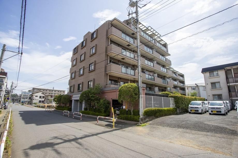 3LDK apartment in Funabashi, Chiba - Photo 1