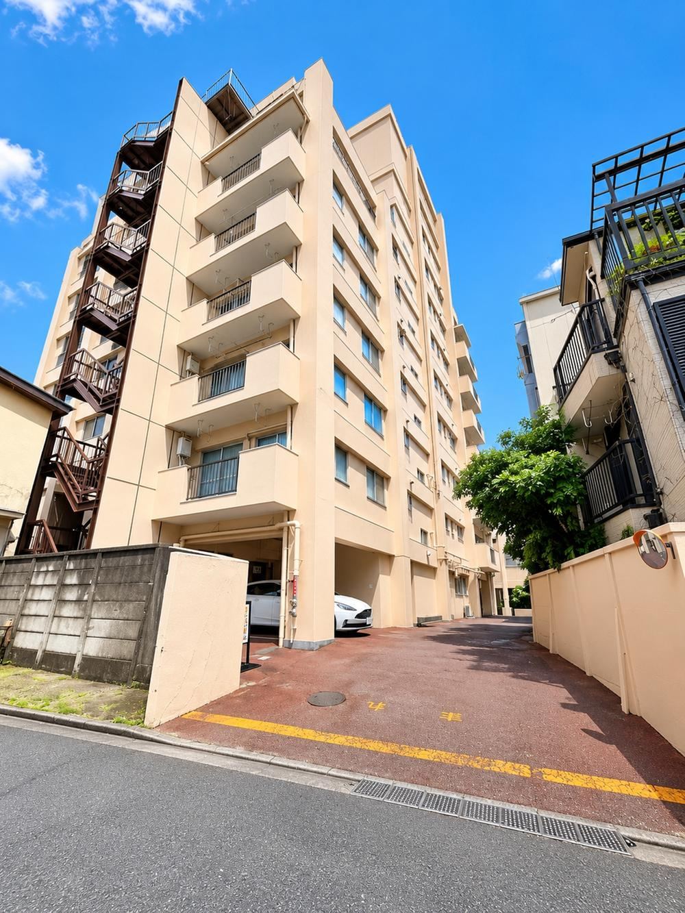 1LDK apartment in Shinjuku Ward, Tokyo - Photo 1