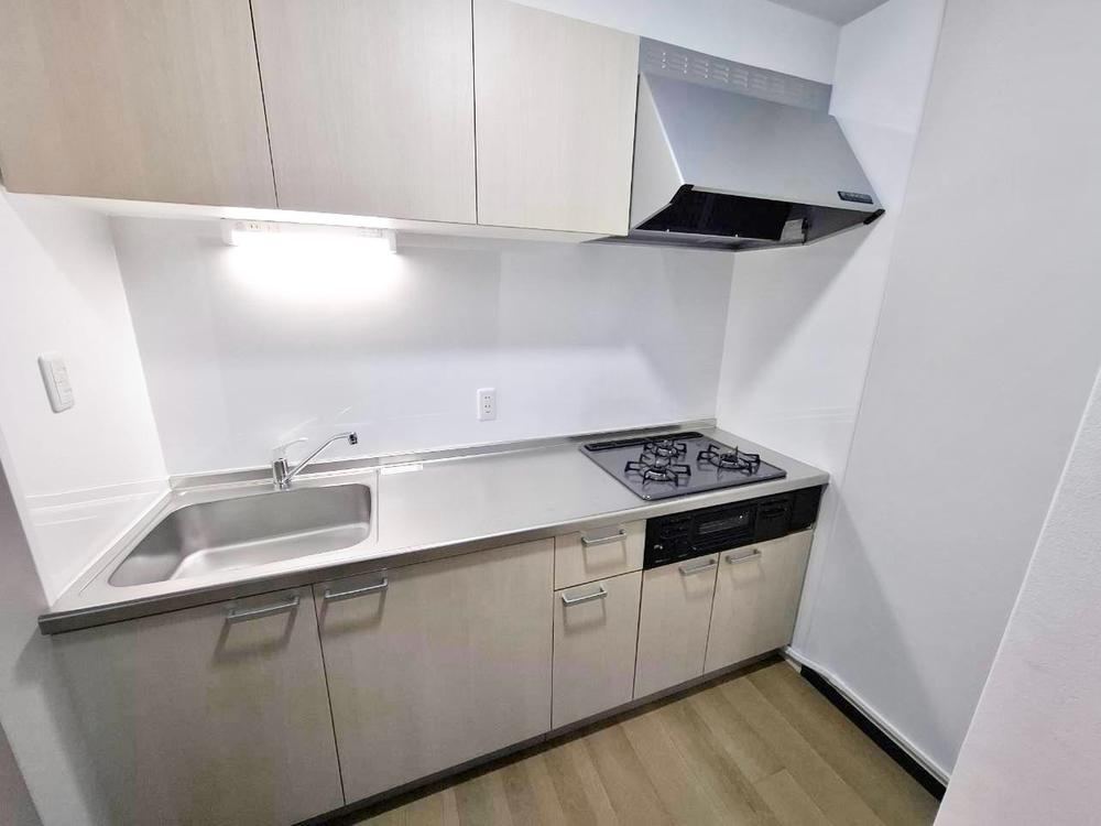 2LDK apartment in Kashiwa, Chiba - Photo 1