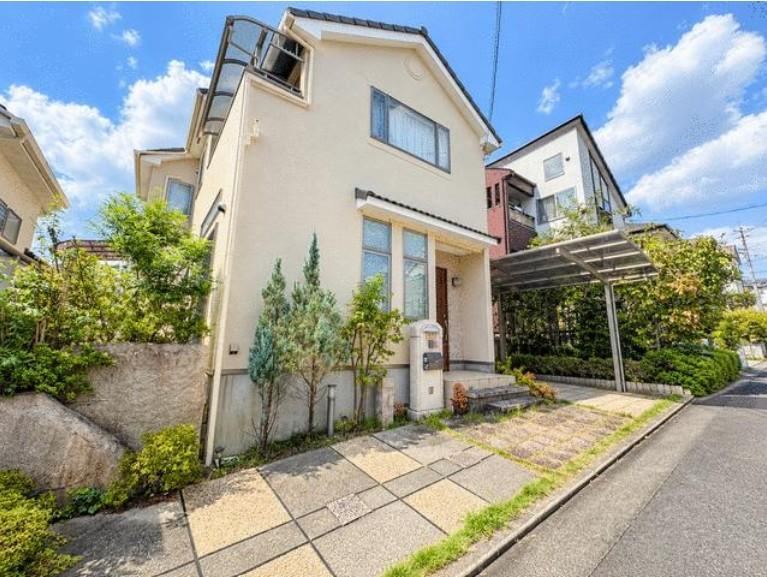 4LDK house in Hirakata, Osaka - Photo 1