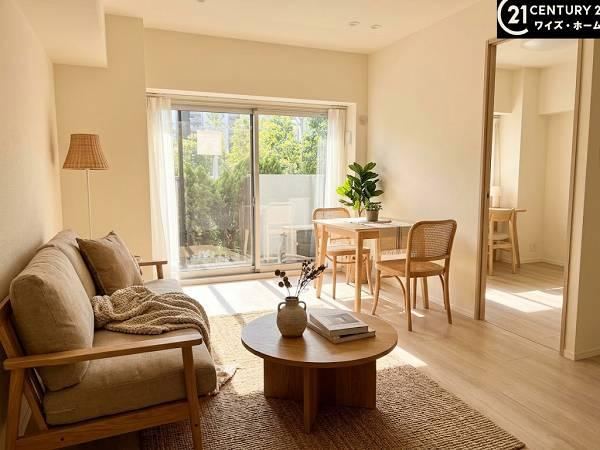 2LDK apartment in Minato Ward, Tokyo - Photo 1