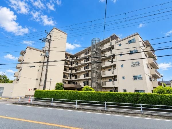 3DK apartment in Fujisawa, Kanagawa - Photo 1