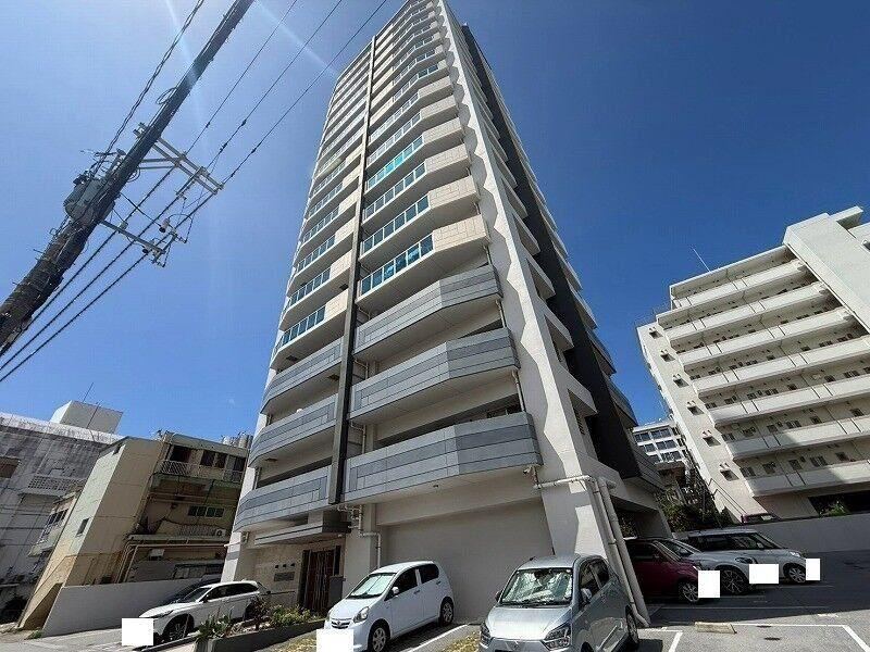 2LDK apartment in Urasoe, Okinawa - Photo 1