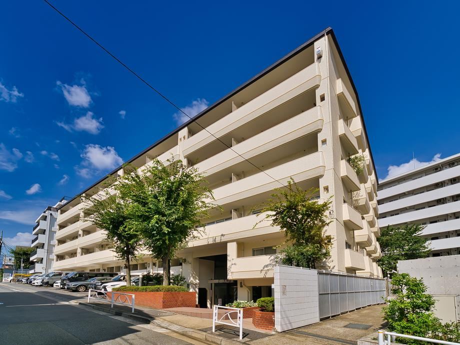 2LDK apartment in Meguro Ward, Tokyo - Photo 1