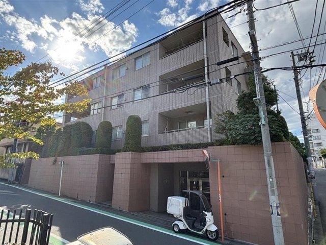 3LDK apartment in Meguro Ward, Tokyo - Photo 1