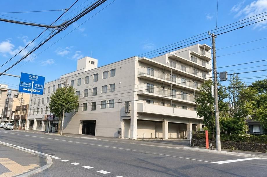3LDK+S apartment in Chuo Ward, Sapporo, Hokkaido - Photo 1