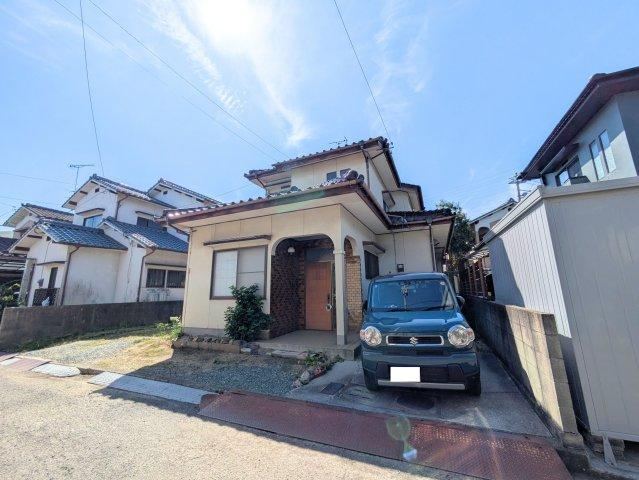 4LDK house in Matsuyama, Ehime - Photo 1