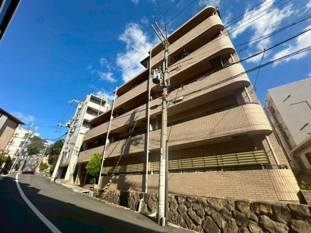 2LDK+S apartment in Nada Ward, Kobe, Hyogo - Photo 1