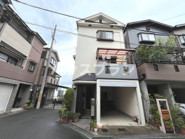 5LDK house in Neyagawa, Osaka - Photo 1