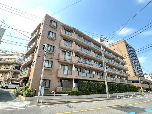 1LDK apartment in Shinjuku Ward, Tokyo - Photo 1