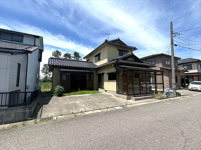 5DK house in Komatsu, Ishikawa - Photo 1