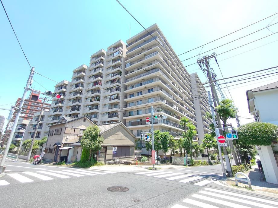 2LDK+S apartment in Koto Ward, Tokyo - Photo 1