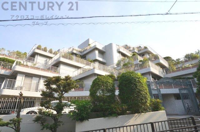 4LDK apartment in Ashiya, Hyogo - Photo 1