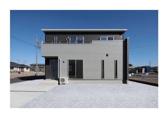 4LDK house in Oyama, Tochigi - Photo 1