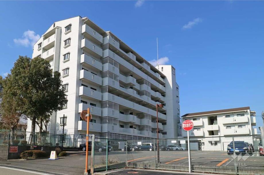 3LDK apartment in Takarazuka, Hyogo - Photo 1