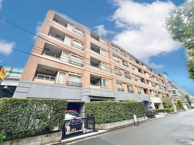 1LDK+S apartment in Minato Ward, Tokyo - Photo 1