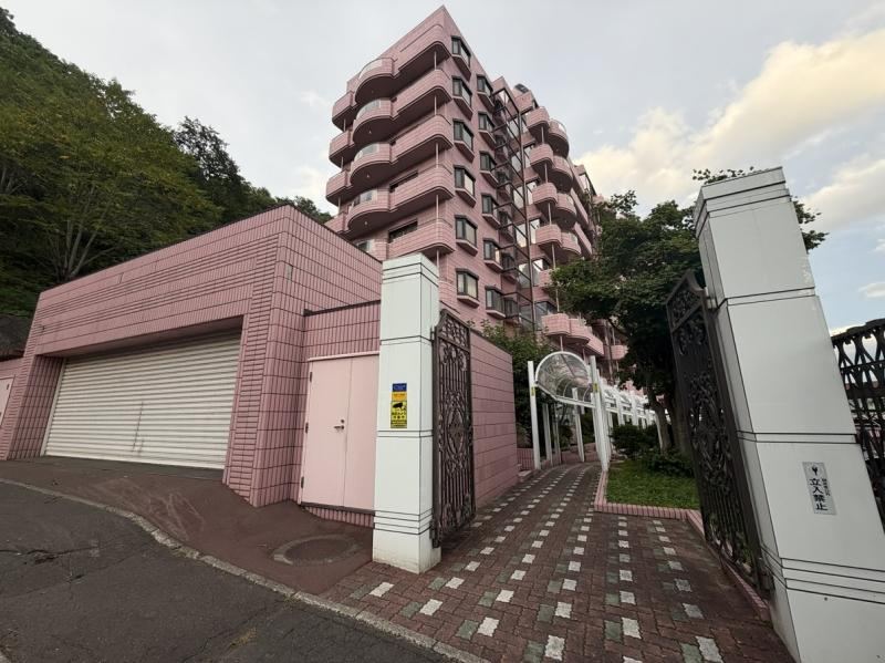 3LDK apartment in Minami Ward, Sapporo, Hokkaido - Photo 1